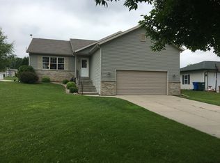 1001 Tillberry Dr, Baraboo, WI 53913