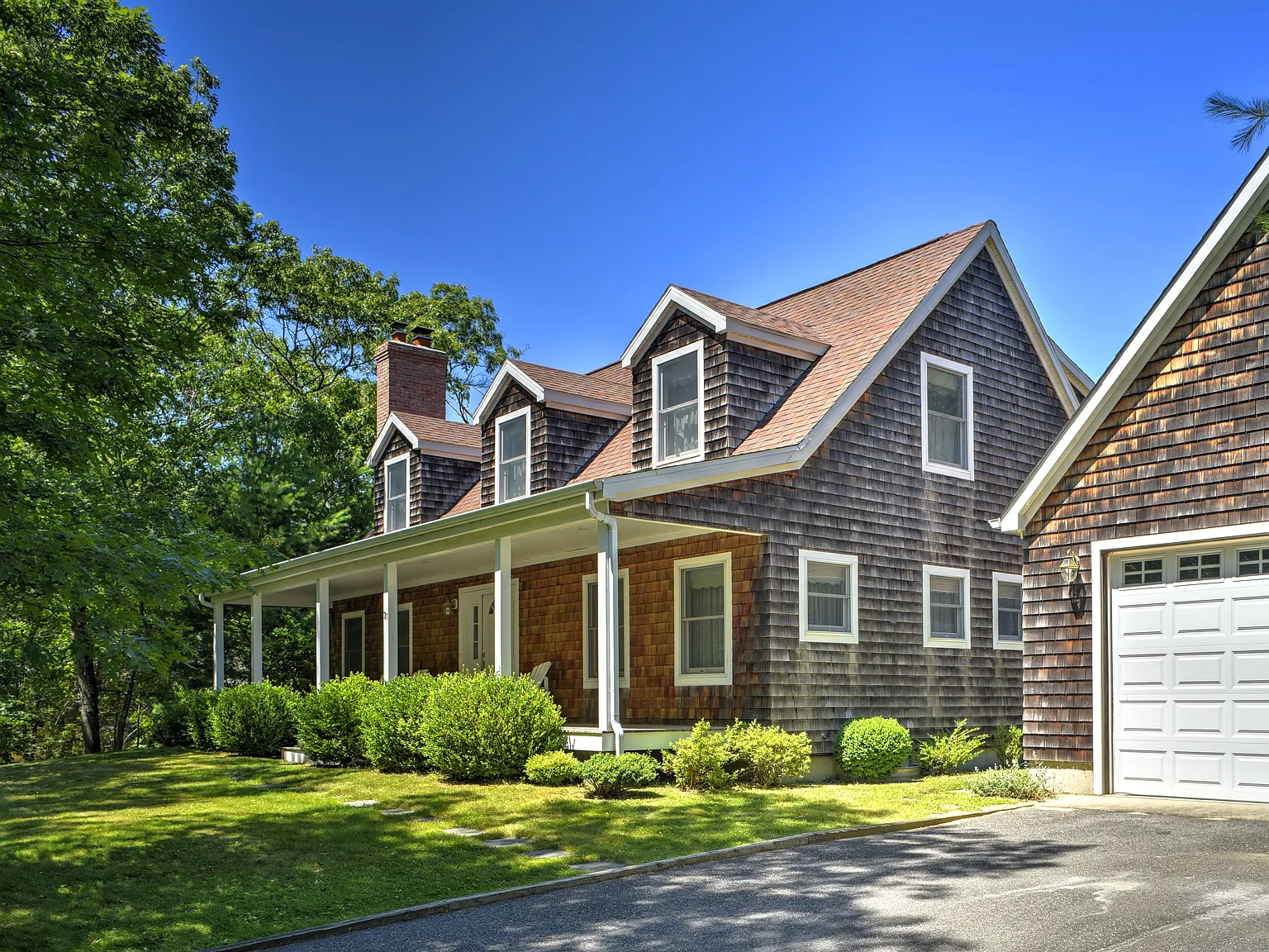 Stunning Cape. Gorgeous Pool/Grounds. Walk to water, sunsets! — Photo 3