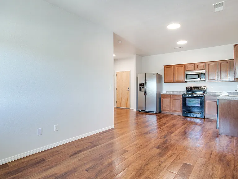 403 - top floor living and kitchen