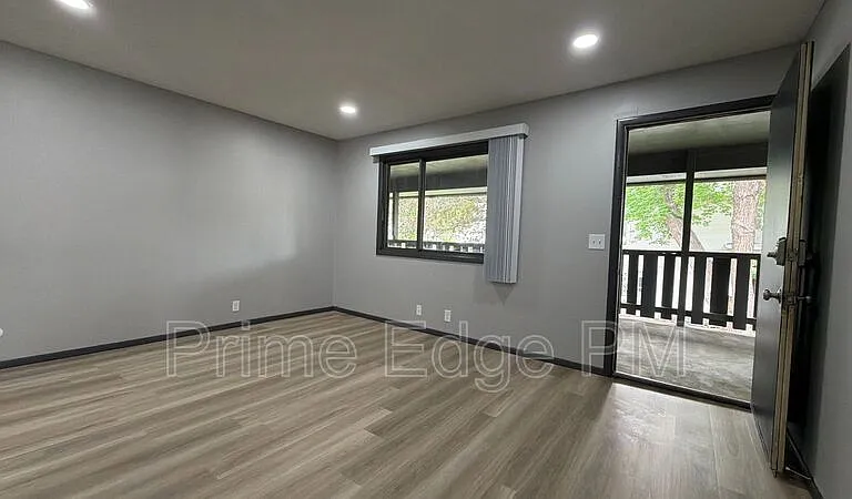 4520 Calvert St #6 — Photo 4