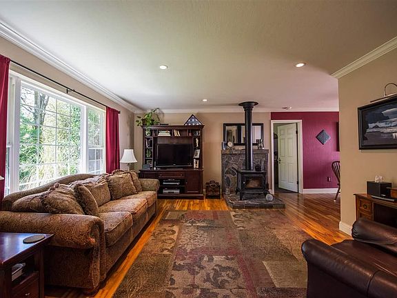 3rd image of 21517 Crestview Dr