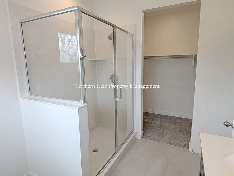 313 W 25 N — Photo 10