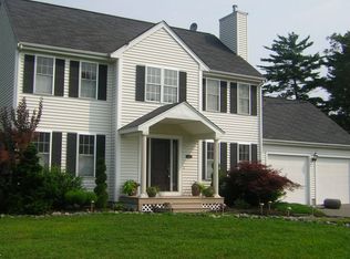 15 Lamplighter Ln, Walpole, MA 02081