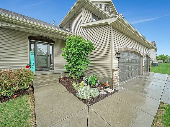 3rd image of 8021 Renatta Dr