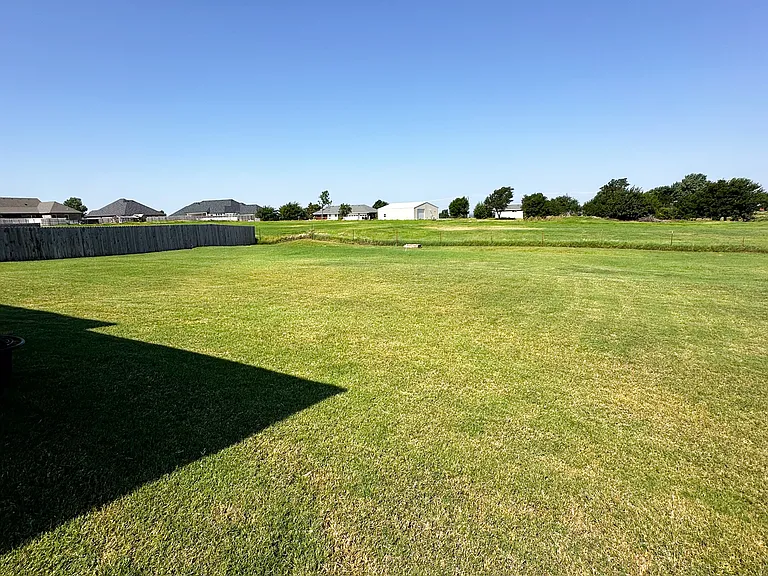 1035 Greenview Dr — Photo 28