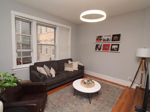 3rd image of 1435 N Ashland Ave #2REAR
