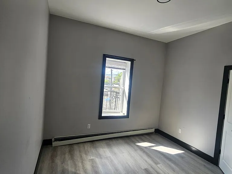 194-196 Johnson Ave #10 — Photo 8