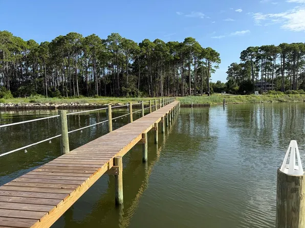 9 Hammock Cove Rd, Eastpoint, FL 32328