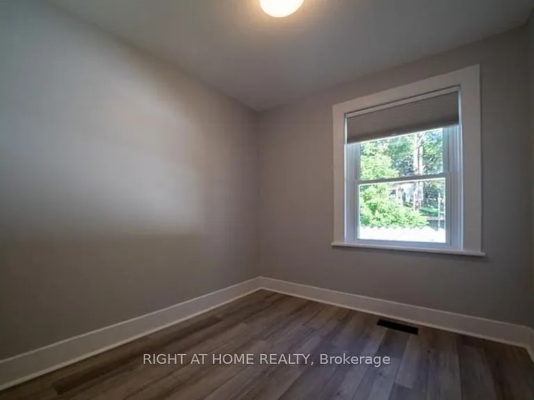 48 Ridley St E — Photo 10