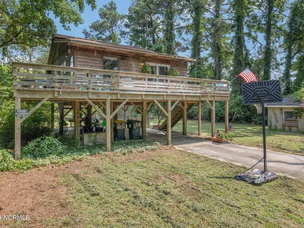 162 New Beach Road N, Point Harbor, NC 27964