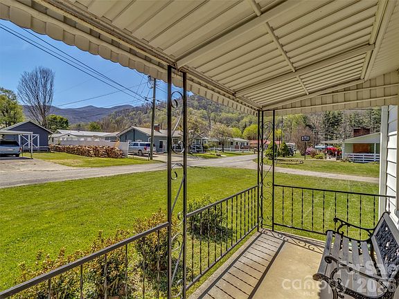 4th image of 68 Skyview Dr
