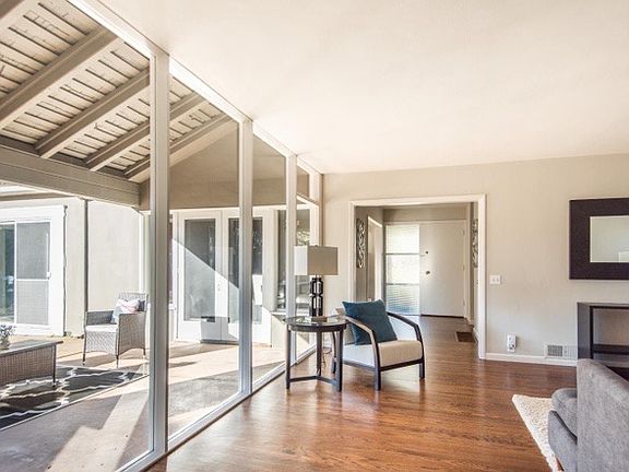4th image of 846 E Greenwich Pl