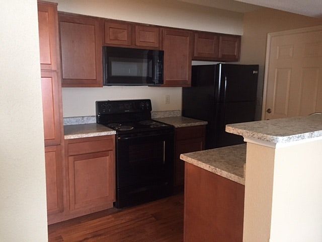 1st image of 1000 Windridge Ln APT 13