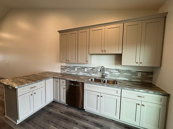 5th image of 250 Capstone Dr