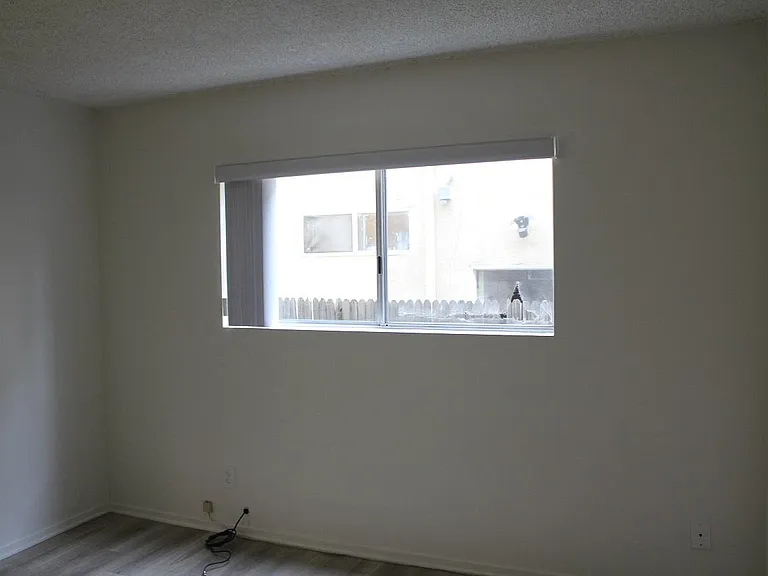 1415 S Bundy Dr — Photo 5
