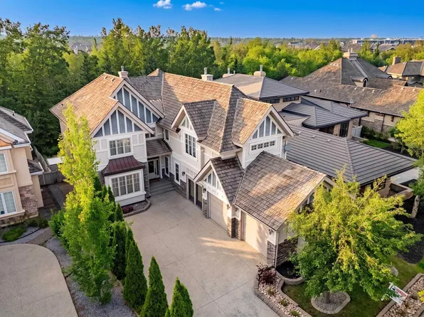 322 Caldwell Close NW, Edmonton, AB T6M 2W9