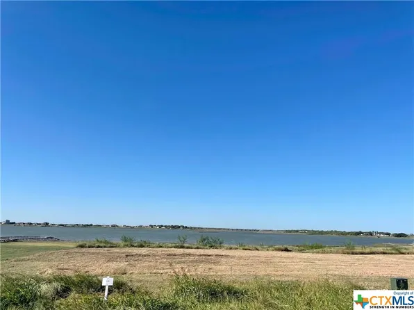 133 Redfish Ln, Pt Lavaca, TX 77979