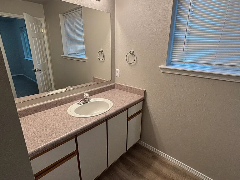 130 Bayberry Dr #B — Photo 27