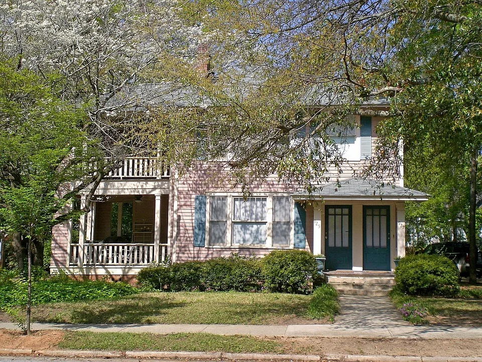 925 Maple St