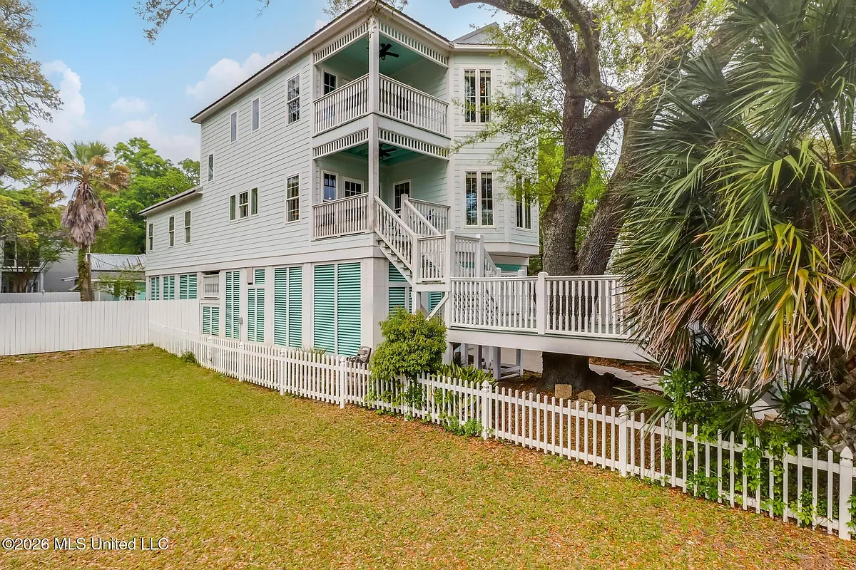 Building Photo - 1324 Beach Blvd