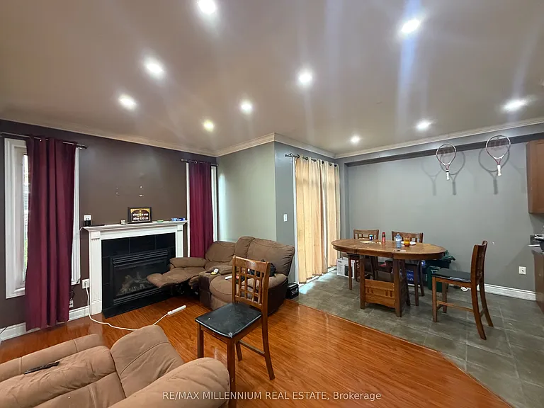 33 Nomad Cres #UPPER — Photo 7