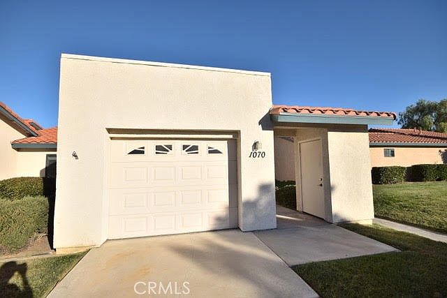 1st image of 1070 Mountain View Dr