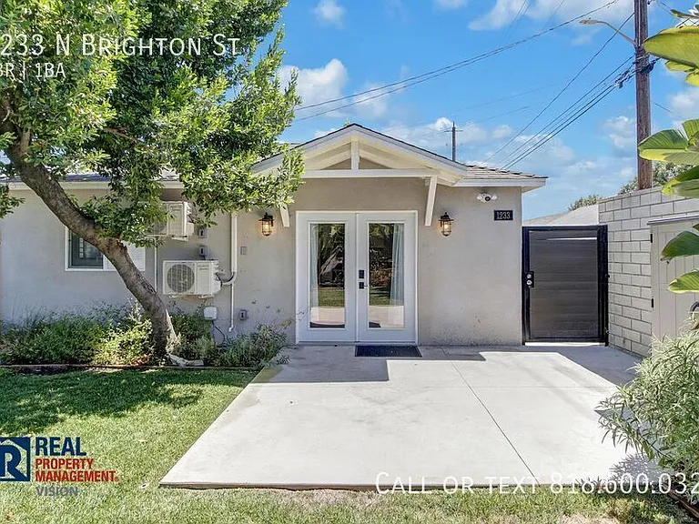 1233 N Brighton St — Photo 1