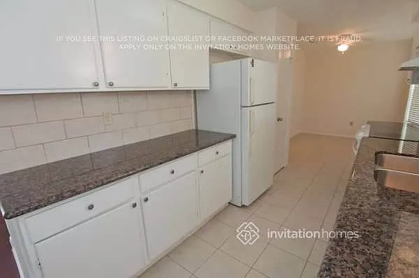 16223 Barcelona Dr — Photo 6