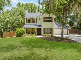 8 Purrysburg Dr, Beaufort, SC 29907