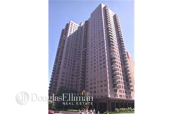 Rented by Douglas Elliman | media 14