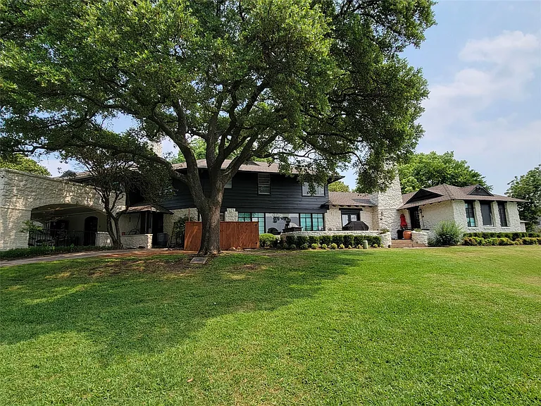 2908 Shady Lake Cir — Photo 30