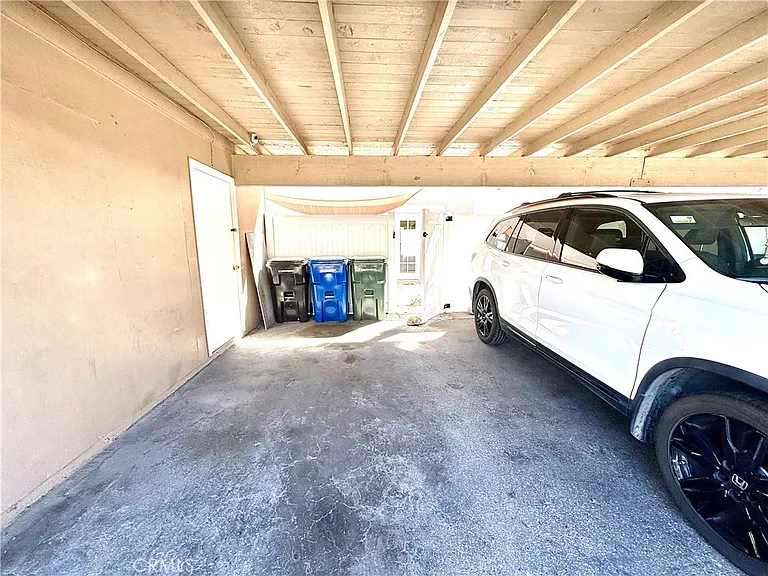 684 E Lee Pl — Photo 24