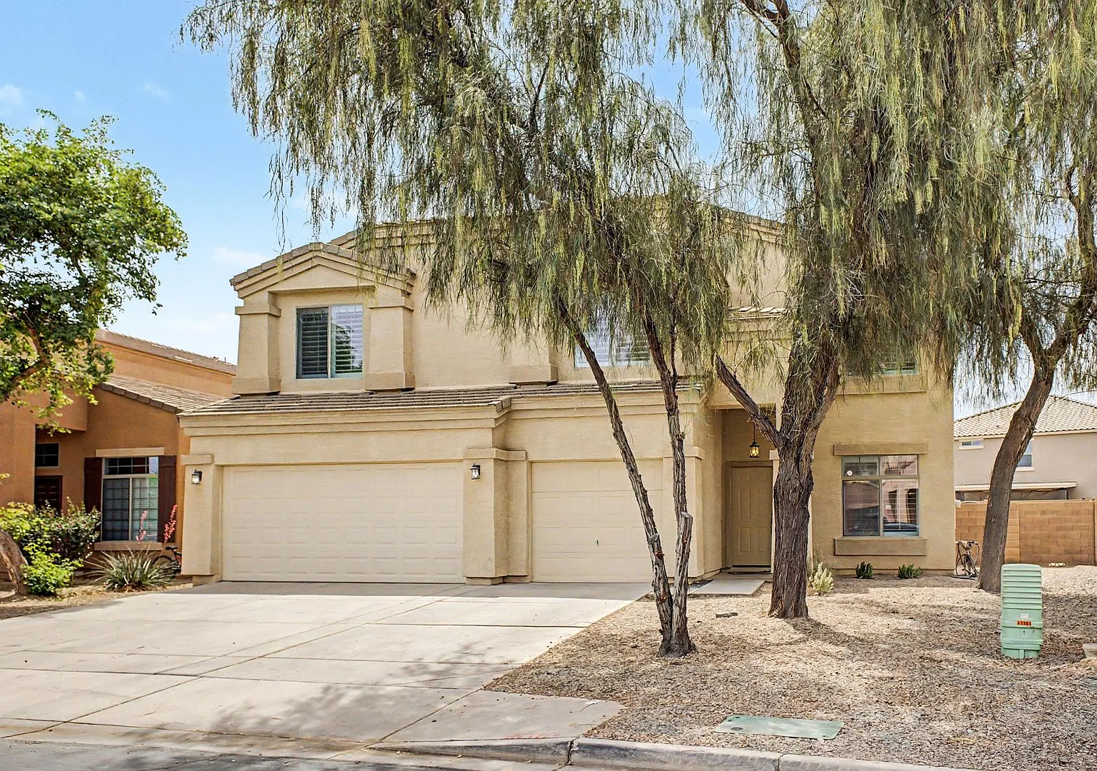 Beautiful 6-Bedroom, 4-Bathroom Home in Desirable Ogden Community Maricopa, AZ — Photo 2