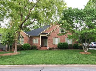 902 Benfield Dr, Greensboro, NC 27410