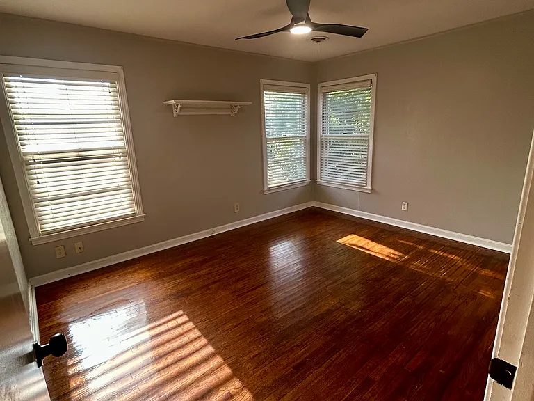 2507 Glendale Dr — Photo 8