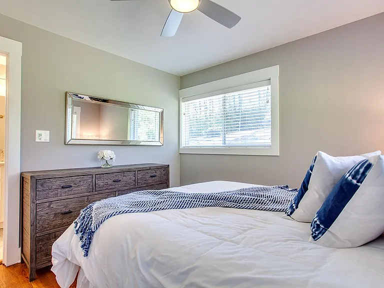 1518 Cliffside Ln — Photo 15