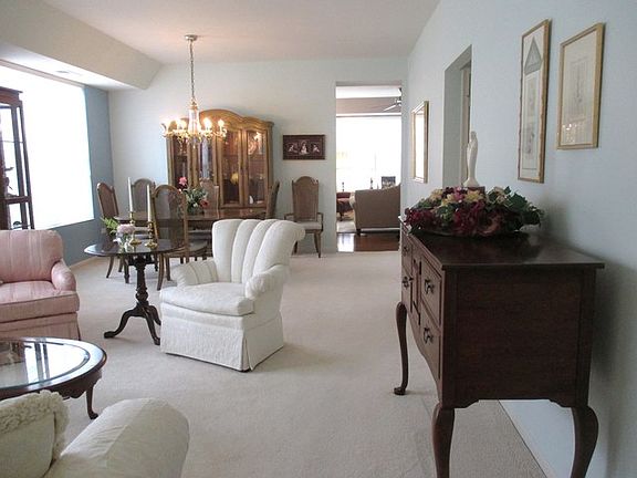 3rd image of 11682 Evergreen Ln