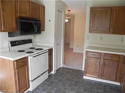 5th image of 200 Fox Hollow Dr APT 308