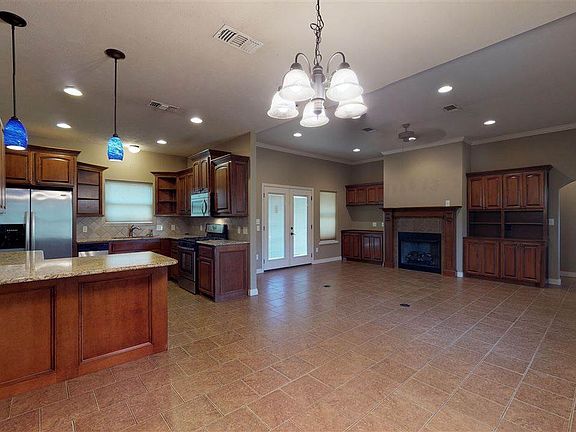 2nd image of 3423 Garrett Ln