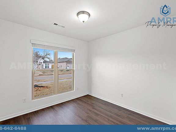 3rd image of 117 SW Vanessa St