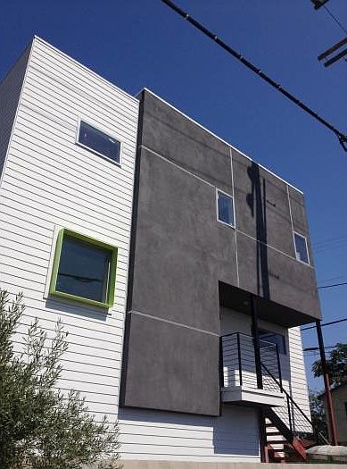 1st image of 1296 W 37th Pl