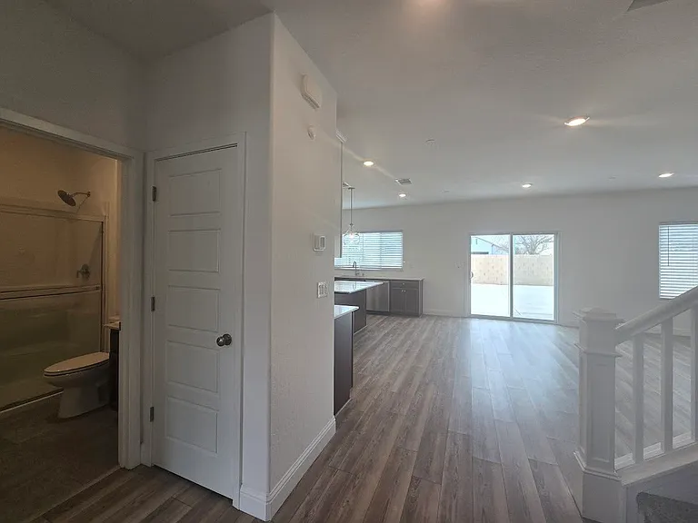 2320 S Claremont Ave — Photo 9