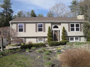 547 Old Fall River Rd, Dartmouth, MA 02747