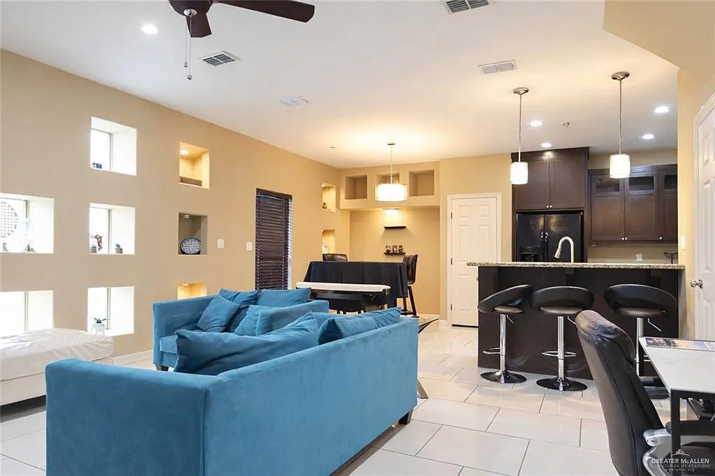 2 bed, 2.0 bath, 1170 sqft, $1,200 — Photo 3