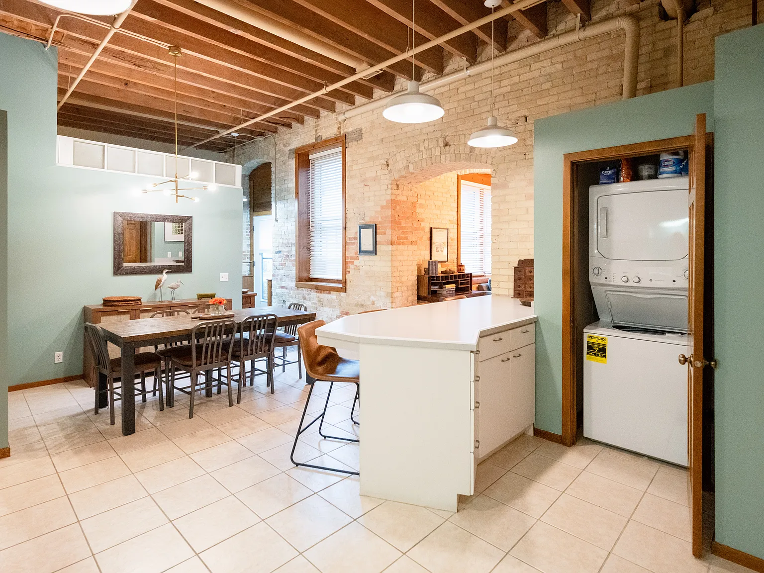 2 bed, 1035 sqft, $1,750 — Photo 3