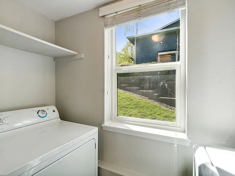 Spinnaker Apartments — Photo 23