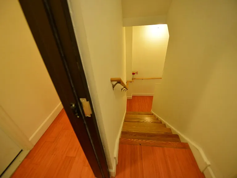 1030 Wood St #2F — Photo 2