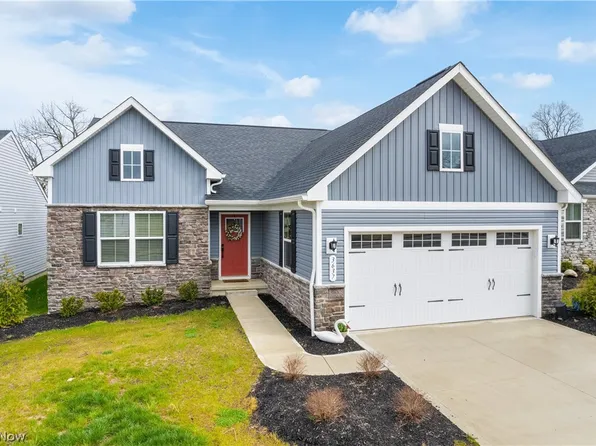 3637 Clubview Dr, Barberton, OH 44203