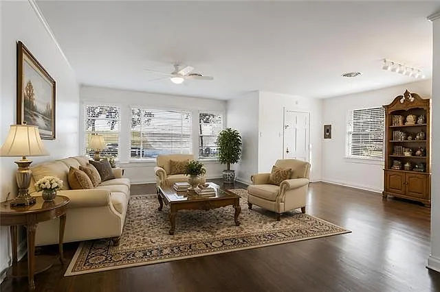3 bed, 2.0 bath, 1575 sqft, $1,860 — Photo 3