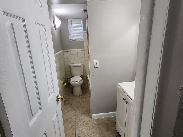 2851 Sophia St — Photo 3